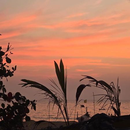Prafulla Homestay カルワル エクステリア 写真