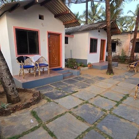 Prafulla Homestay カルワル エクステリア 写真